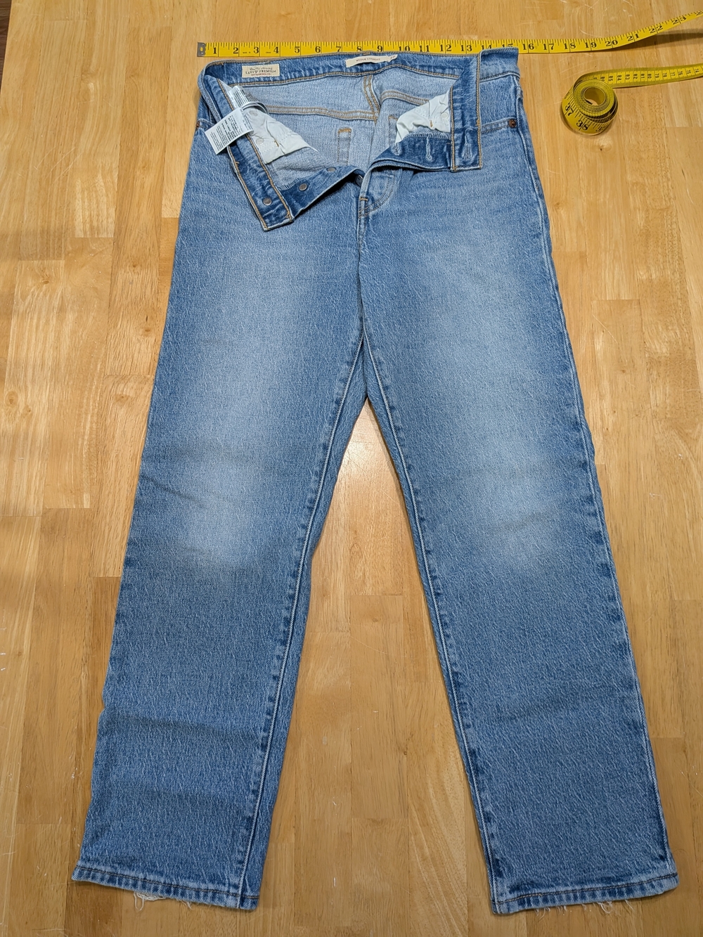 Levis Classic Light Blue Denim Jeans - Casual Straight Fit